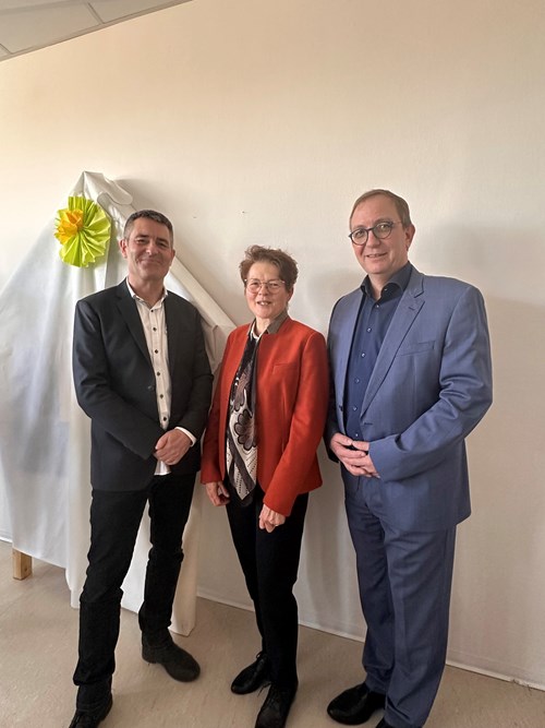 v. l.: Dr. Christian Lutter und Dr. Marina Bradtke mit Landrat Markus Bauer